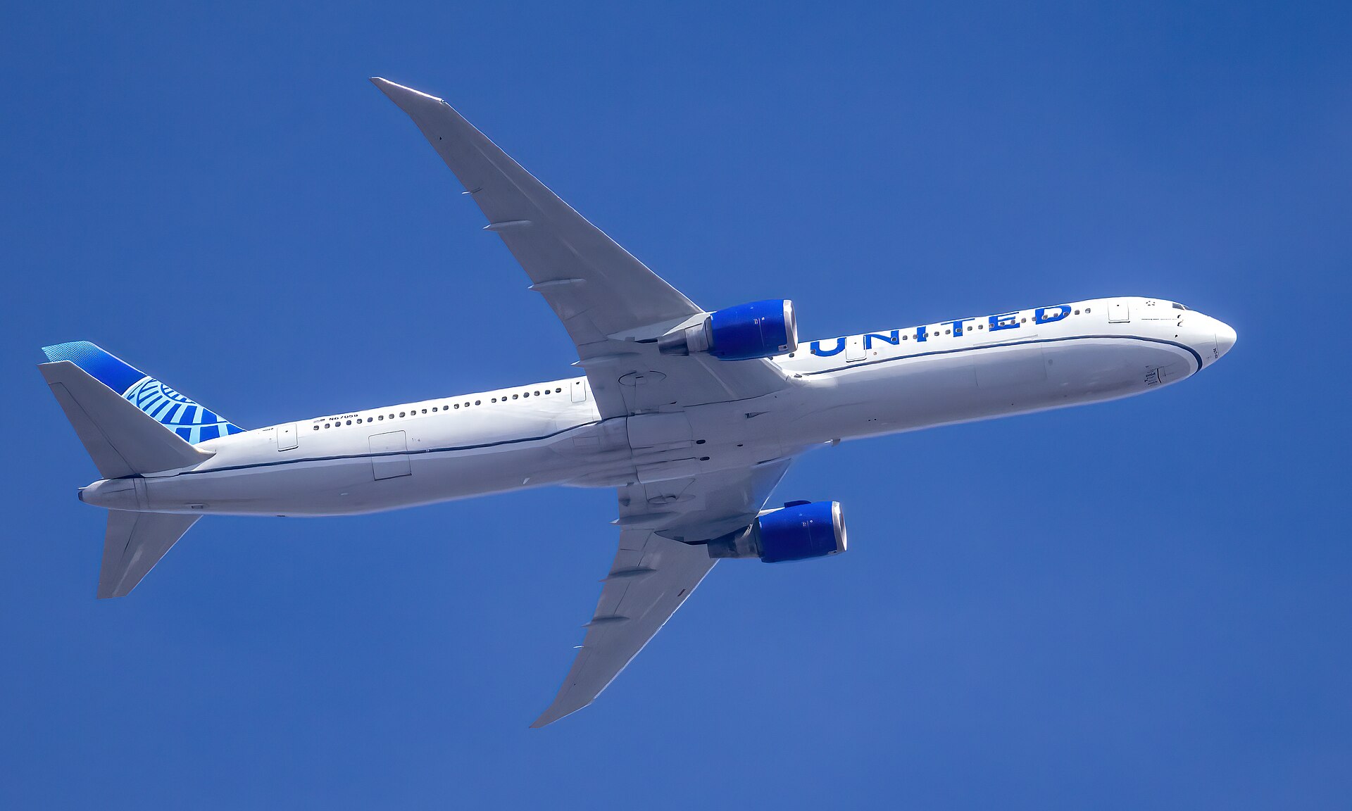 United Airlines Boeing 767-400ER approaching Washington Dulles International Airport