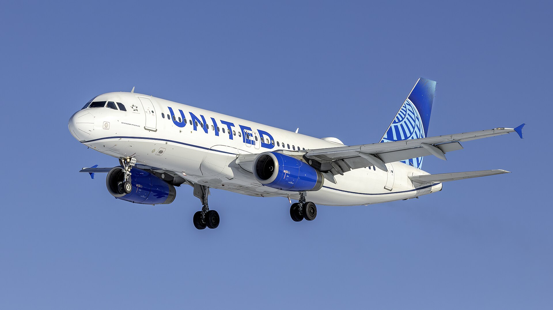 United Airlines Airbus A320 on final approach to Baltimore-Washington International Airport